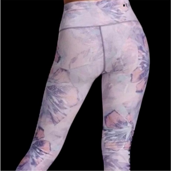 PELOTON x WITH Floral 2K pink blue Capri Leggings XL - Picture 7 of 7
